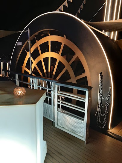 L'Inexplosible, Bar à Orléans