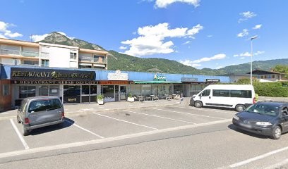 Zita Carmine, Bar à Thyez