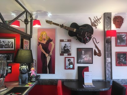 L'un Verse, Bar à Roanne