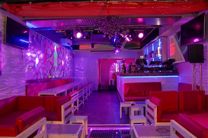 Tsar Folie's St. Tropez, Bar à Saint-Tropez