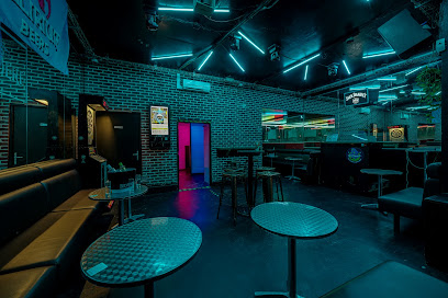 Omega X Hyde, Bar à Lille