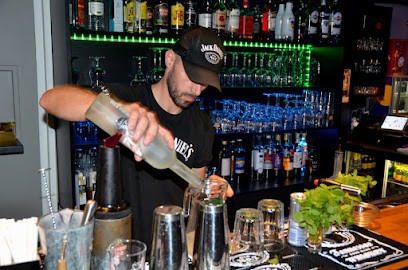 Le Clin's Factory, Bar à Maisons-Alfort