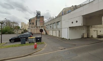 Ly Emilie, Bar à Jouy-le-Moutier