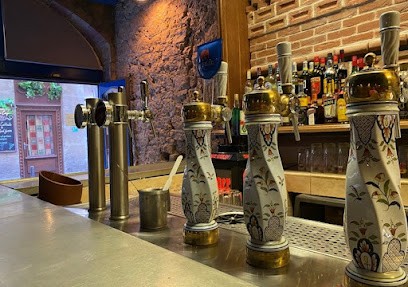 Manneken-pis, Bar à Lyon 01