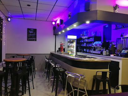 L'ambiance - Soirée - Son Et Lumière - Karaoké - Pub Bar à Argentan