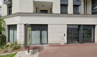 Iness, Bar à Saint-Maur-des-Fossés