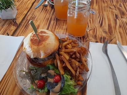 L'odyssée, Bar à Saint-Michel-Chef-Chef