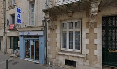 Lay James, Bar à Poitiers