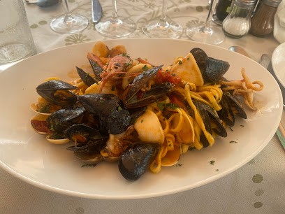 Best Friends, Bar à Menton