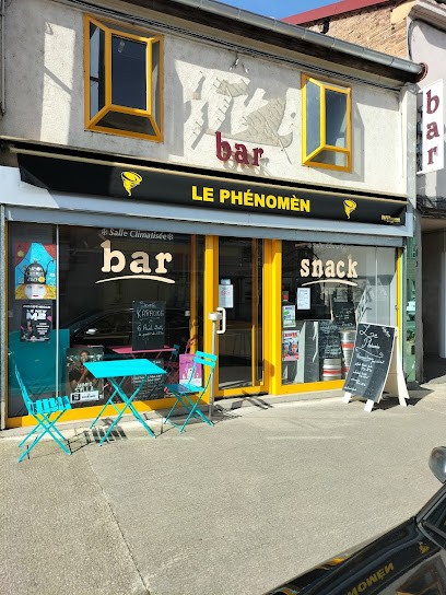 Le phénomèn, Bar au Coteau