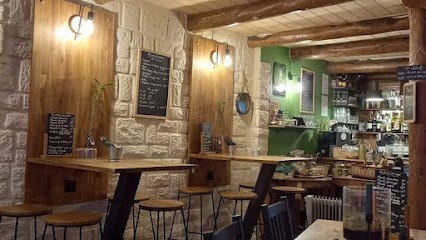 La part des anges, Bar à La Chaise-Dieu