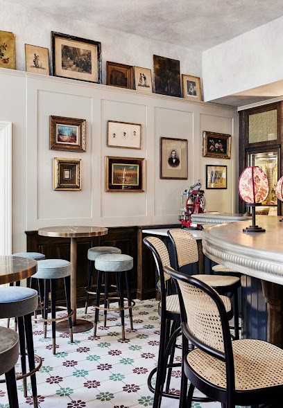 Planche, Bar à Paris 02