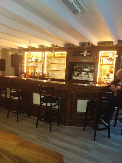 Cafe De Voyageurs, Bar à Lanhélin