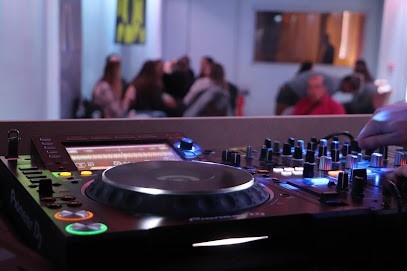 Le Moog, Bar à Orléans