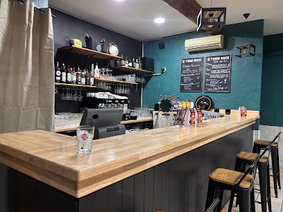 Le Pérignan Bar, Bar à Fleury