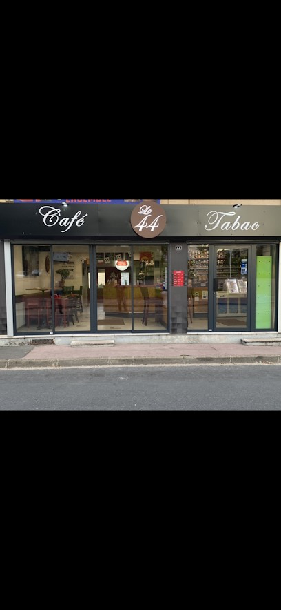 Café Tabac De L’hôtel De Ville Le 44, Bar à Oissel