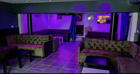 Le White, Bar à Sens