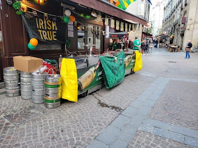 John McByrne, Bar à Nantes