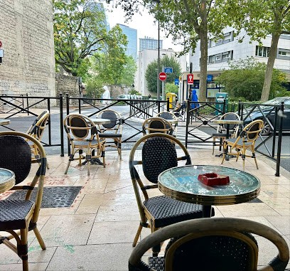 Les Sports, Bar à Courbevoie