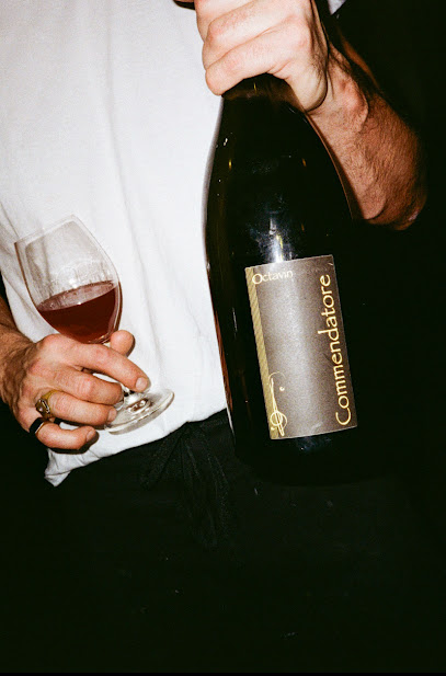 Clavelin - Bar À Vin Du Jura Et Comtés, Bar à Paris 09