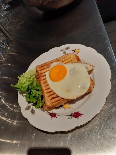 Café Avenue Marceau, Bar au Cergne