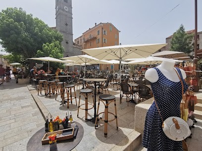 Fine arts, Bar à Porto-Vecchio