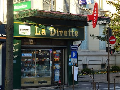 Qi Hélène, Bar à Mantes-la-Jolie