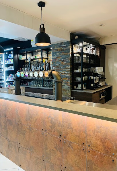 Le Korthals, Bar à Férin