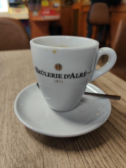 Bar du Centre, Bar à Ambon