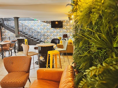 LevЯette Café Laval, Bar à Laval