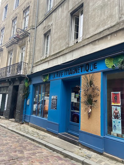 The Riff Magnetic, Bar à Saint-Malo