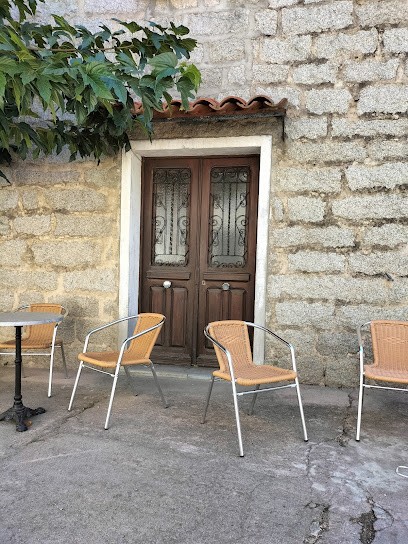 Bar E Petri Bianchi, Bar à Levie