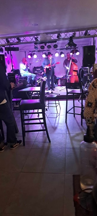 Station CAFE Anciennement Le Café De La Gare, Bar à Vouneuil-sur-Vienne