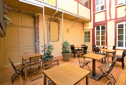 L'antidote, Bar à Joigny