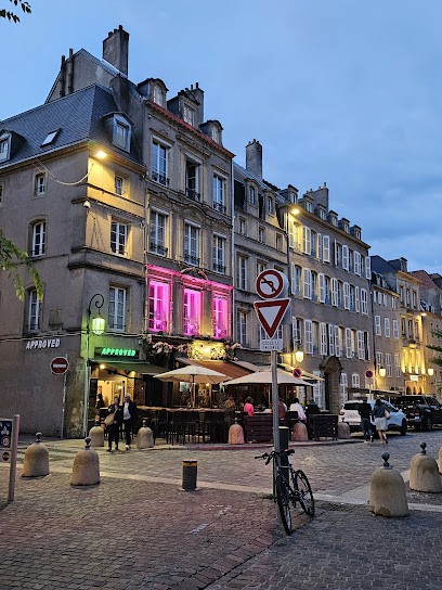 Approved, Bar à Metz
