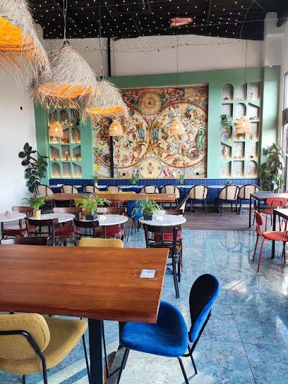 Inconnu, Bar à Saint-Cyr-l'École