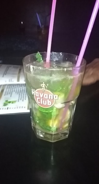 Opéra Latin, Bar à Saintes