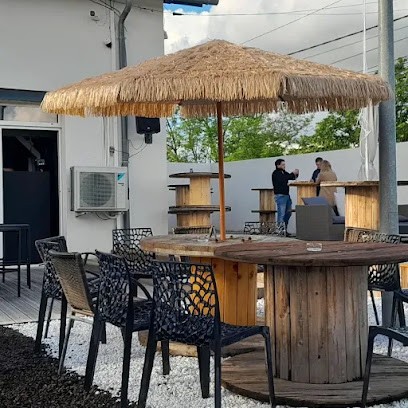 Mistral Beach, Bar à Grigny