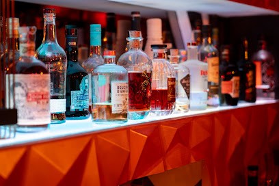 L'illicit, Bar à Fréjus