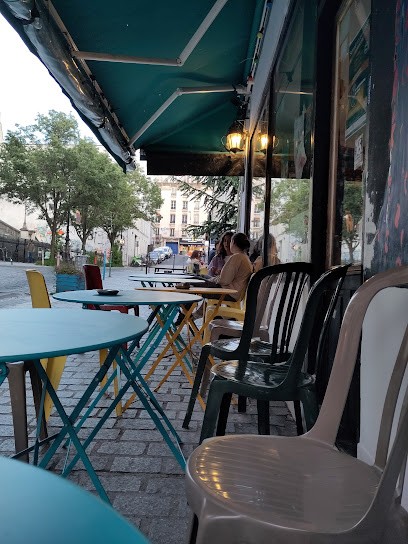 Demain C'est Loin, Bar à Paris 20