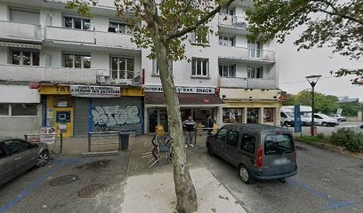 Tilt Bar, Bar à Champagnier