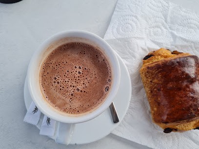 Le Pavillon Bleu, Bar à Tonnerre