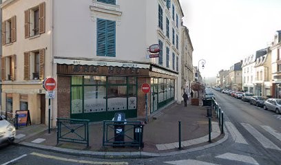 Le Parvis De La Cathédrale, Bar à Pontoise