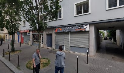 A.d.c.l.j.c, Bar à Paris 18