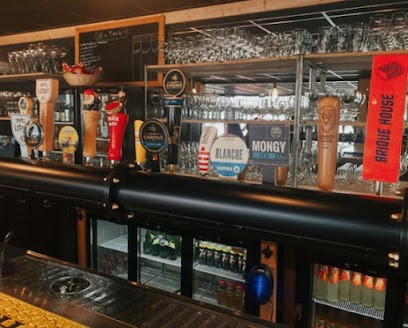 M. Y Cave, Bar à Saint-Léonard