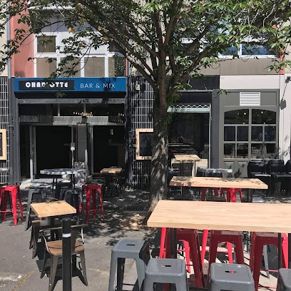 Charlotte Bar, Bar à Clermont-Ferrand