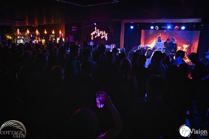 Cottage Club, Bar à Saint-Mard