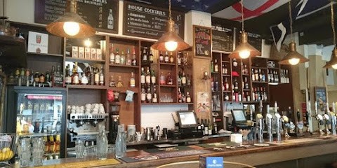 The Cross Of Saint George, Bar à Paris 09