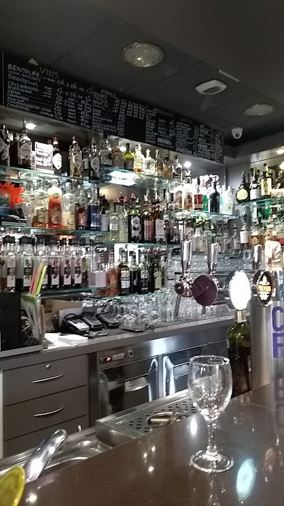 Le Café Du Commerce, Bar au Perréon