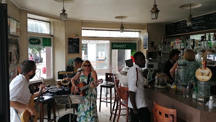 Les Trois Saints, Bar à Melun